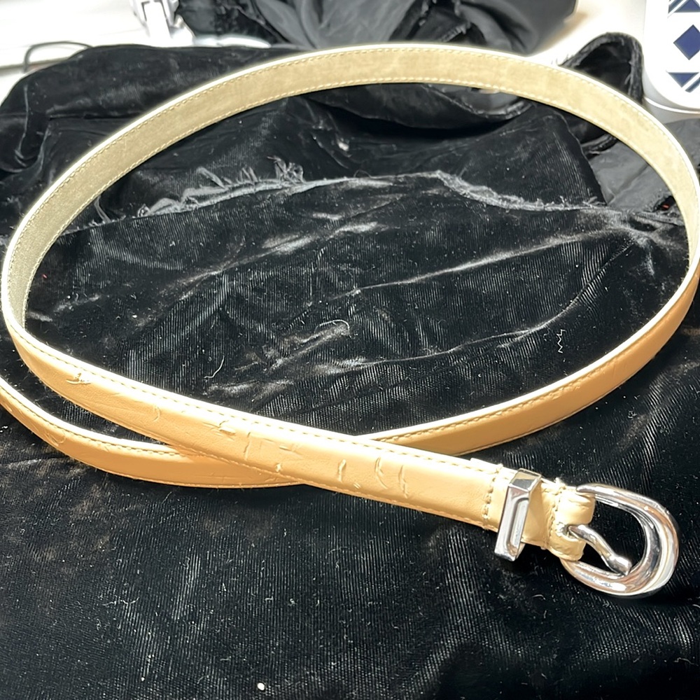 Women’s Beige Leather Buckle Belt